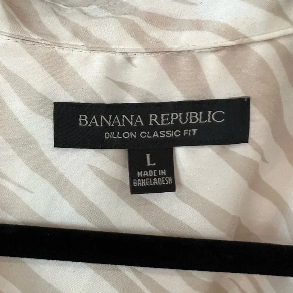 Banana Republic Animal Print Satin Button Down- Large - Picture 3 of 5
